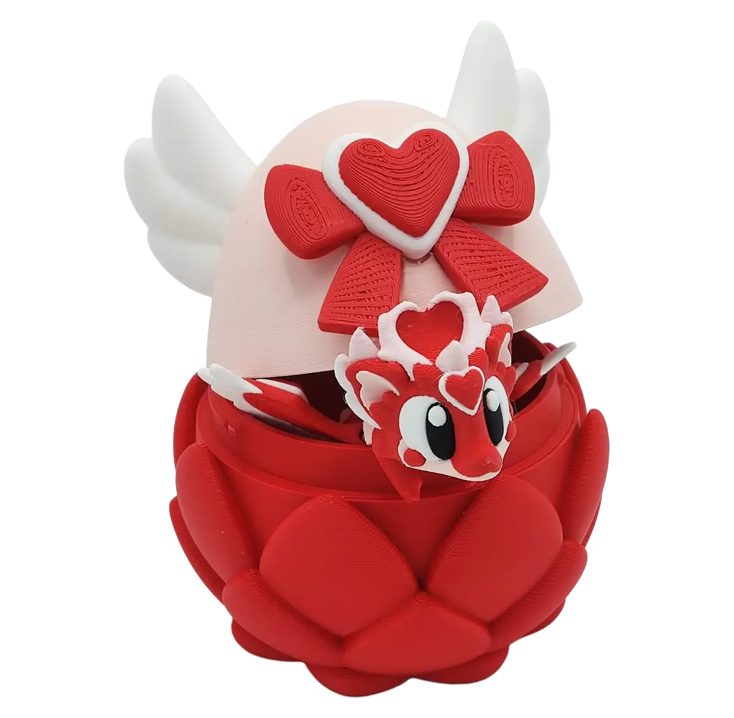 Contenido de la adopción de Cora: figura, su huevo-joyero de corazón y su ficha de personaje