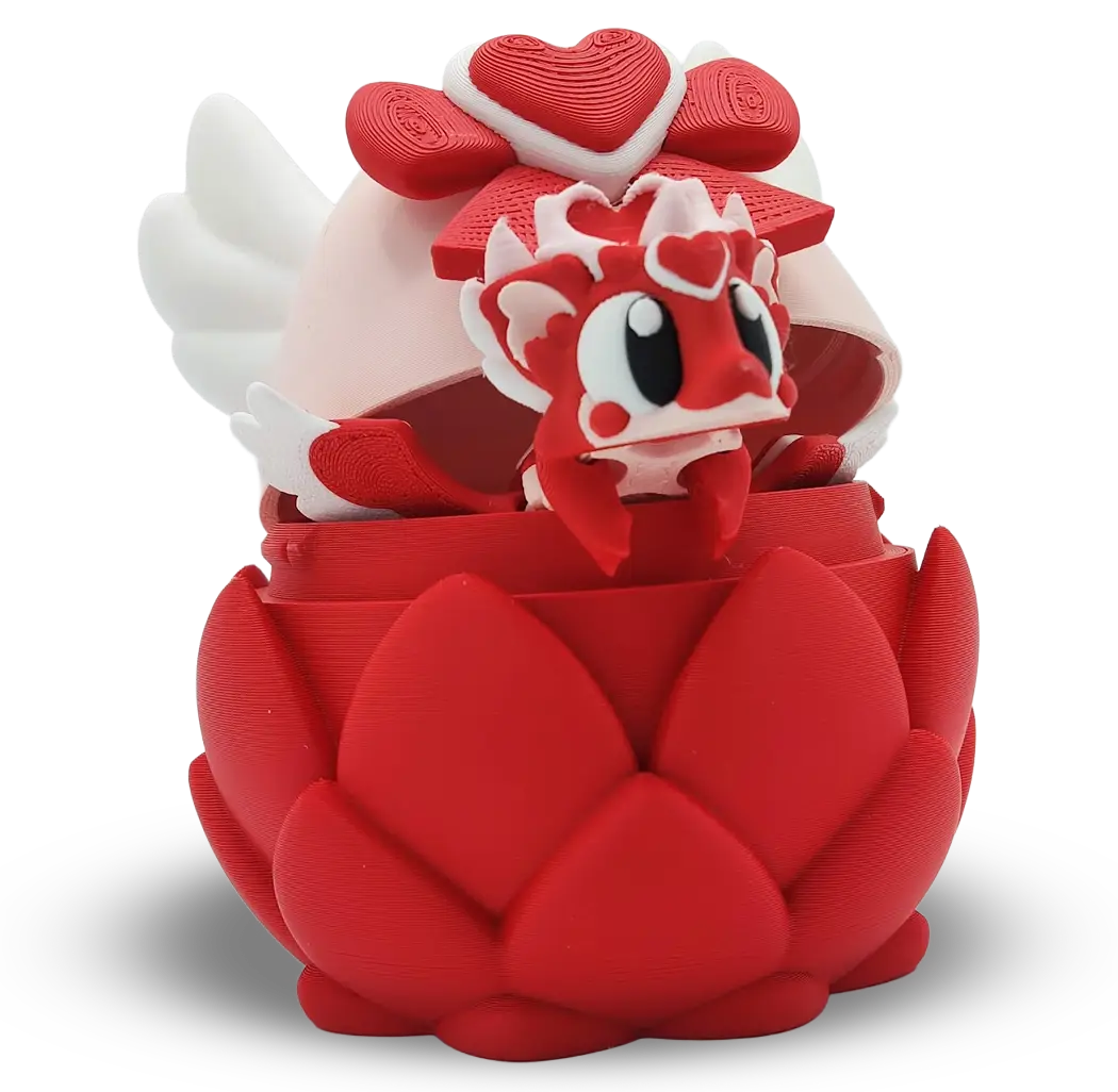 Cora asomando de su huevo de corazón