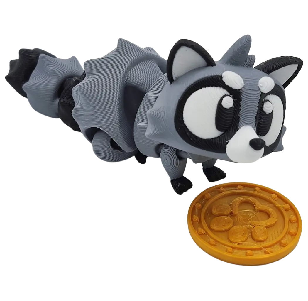 Rascal con su moneda dorada y su ficha de personaje