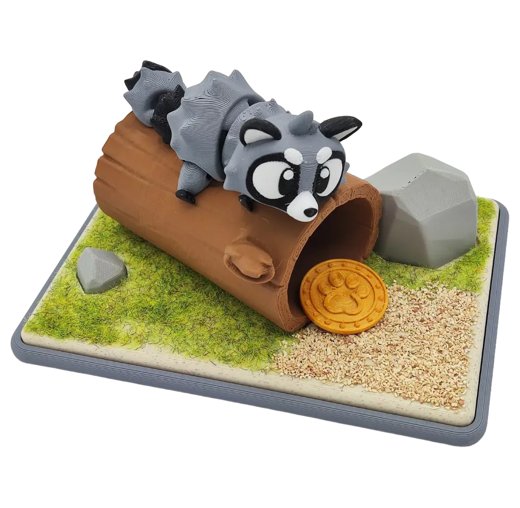 Contenido del Rascal Playset: figura, moneda, tronco hueco y base escénica